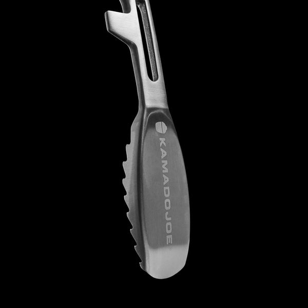 Closeup of the grooved teeth at the end of the tongs. End is also etched with Kamado Joe name and logo
