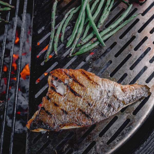 Grille De Cuisson En Fonte Demi-lune Kamado Big Joe - BUT Grille De Cuisson En Fonte Demi-lune Kamado Big Joe - BUT